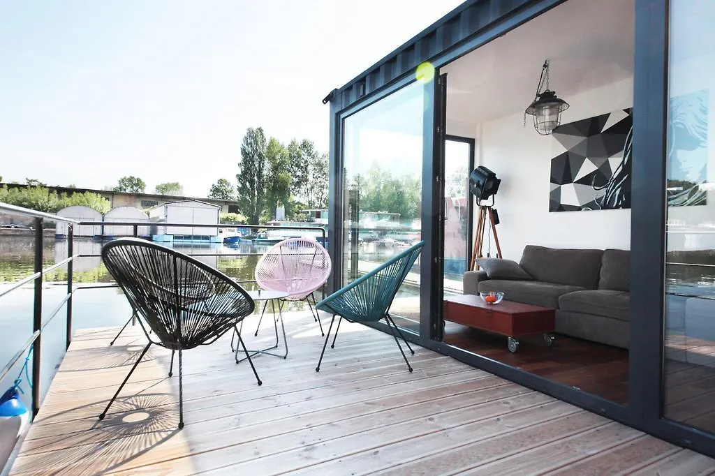 Unique Floating Houseboat By Easybnb Botel